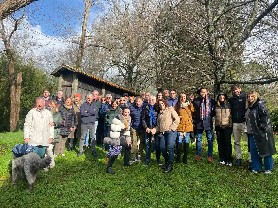Socios y equipos de las corredurías de Mediavanz en una jornada en el campo